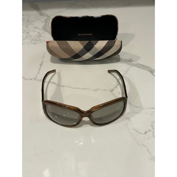 Burberry Women’s Sunglasses with Hard Shell Case Made in Italy - Picture 1 of 13